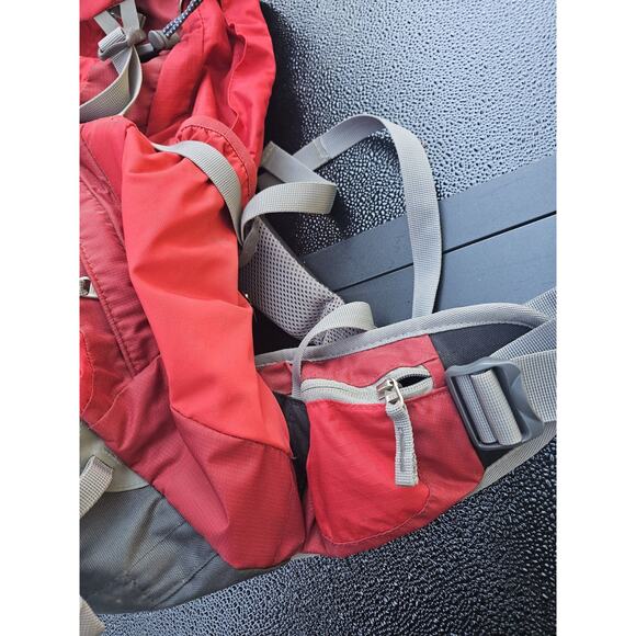 Deuter Futura 32 AC Backpack - Hydration Compatible - Great Daybag - Picture 6 of 16